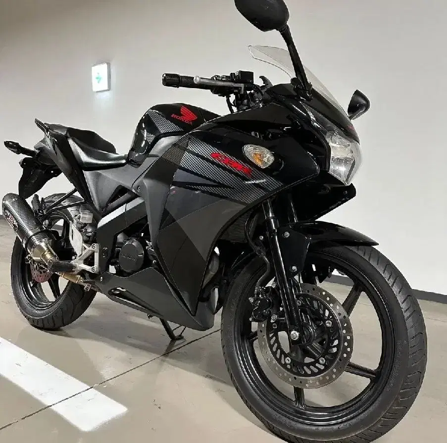 CBR125 2017년식 요시무라 구변완료 신차급키로수